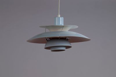 a light that is hanging from the ceiling in the room