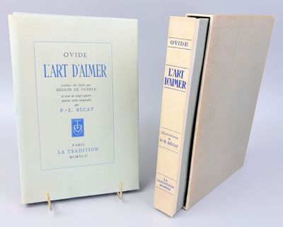 deux livres posés l'un à côté de l'autre sur une surface blanche