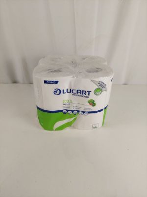deux rouleaux de papier toilette posés sur une table blanche