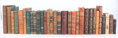 un grand nombre de livres empilés les uns sur les autres