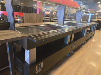 Un lot comprenant deux buffets réfrigérés salad'bar de marqu…