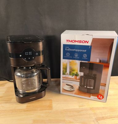 Cafetière Thomson THCM900D La première photo est non contrac…