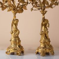 Paire de candélabres à cinq lumières en bronze doré à décor … (photo 2)