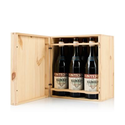 trois bouteilles de vin dans un coffret en bois