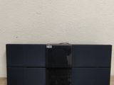 un ordinateur posé sur un bureau, équipé d'un clavier et d'une souris