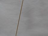 une photo d'un lampadaire muni d'un abat-jour blanc