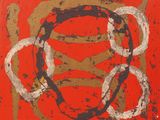 une peinture abstraite représentant un cercle sur fond rouge, réalisée à la peinture noire et blanche