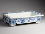 an image of a blue and white rectangular dish on a stand