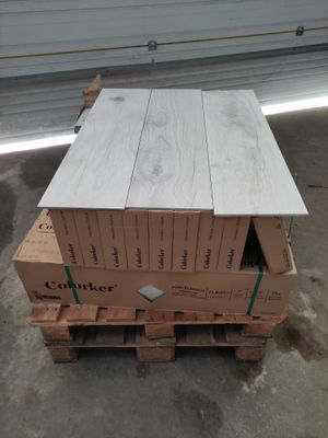 Environ 30 m2 de carrelage PORCELANICO COLORKER  (21.8 X 84 cm) - Photo 1