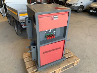 une photo d'une machine posée sur une palette dans un garage