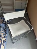 Chaise en tube chromé et cuir blanc. (photo 5)