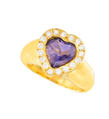 une bague en or sertie d'un améthyste en forme de cœur et de diamants