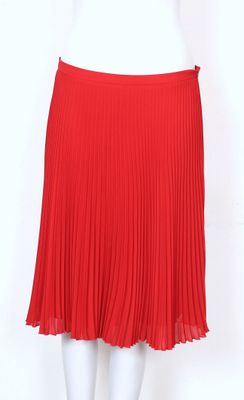 MOSCHINO. Jupe courte plissée rouge. Taille : 38