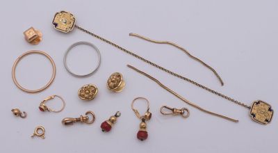 Lot de bijoux en or 750 prcertains pour débris. - Photo 1