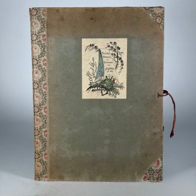 un vieux livre avec l'image d'un oiseau