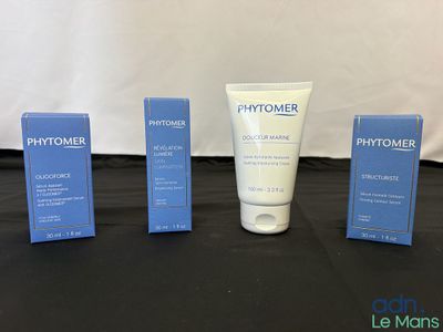 Produits de soin Phytomer posés sur une table
