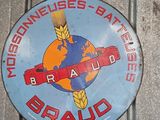 a sign on the side of a building that says bran oil