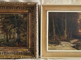 deux tableaux posés l'un à côté de l'autre sur une table