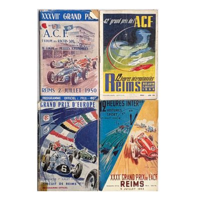 Quatre affiches de course vintage représentant différentes courses sont exposées sur un fond blanc.
