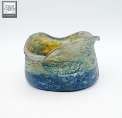Coupe Daum dit "à la chiffonnade" en verre marmoréen Signé D…