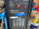une machine posée sur le sol du garage