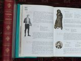 un livre ouvert avec la photo d'un homme et d'une femme