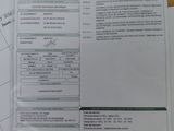 un gros plan sur des papiers posés sur une table