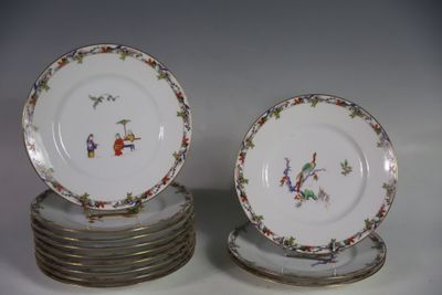deux assiettes empilées l'une sur l'autre