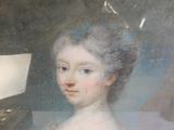 tableau représentant une femme en robe blanche avec une fleur bleue dans les cheveux