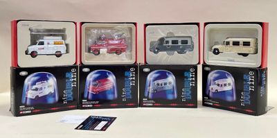 six modèles différents de voitures dans une vitrine