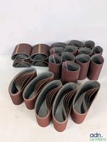 Lot de diverses bandes abrasives.