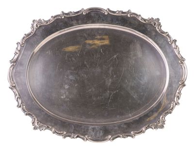 Grand plat métal argenté, avec quelques traces d'usures.