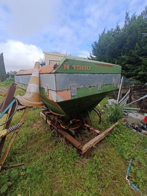 Vendu Sur Designation. 1 Epandeur Amazon 1400 L.