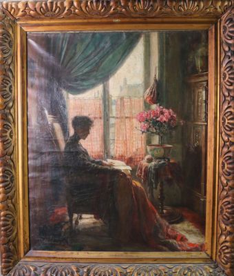 une peinture à l'huile représentant une femme assise sur une chaise devant une fenêtre