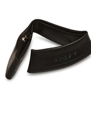 une sangle de guitare en cuir noir sur fond blanc, avec un logo