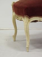Banquette style Louis XV en bois mouluré et sculpté laqué cr… (photo 2)