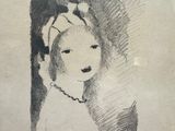 dessin représentant une jeune fille en robe blanche, portant un collier de perles