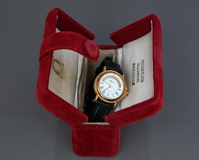 Pellegrin - Montre à quartz en métal doré, dans un écrin de la marque. - Photo 1