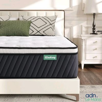 une photo d'un lit sur lequel se trouvent un matelas et des oreillers