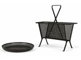 une image représentant un panier noir et un bol noir sur fond blanc