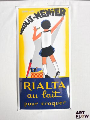une affiche représentant une femme tenant une raquette de tennis