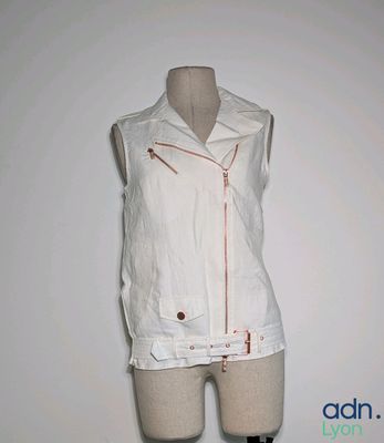 a mannequin wearing a white jacket and shorts on a mannequin stand