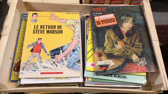 Caisse de Bande dessinée divers. 17 volumes