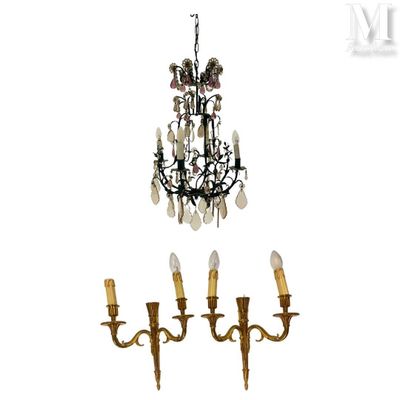 paire d'appliques murales anciennes en laiton ornées de pendants en cristal
