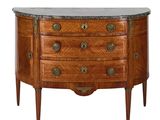 une commode ancienne avec dessus en marbre