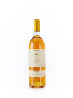 la bouteille de vin est posée sur une surface blanche