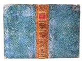 un tapis bleu sur lequel est posé un livre marron