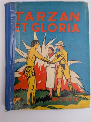 un vieux livre sur lequel figure l'image d'un homme serrant la main d'une femme