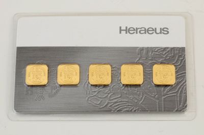 un gros plan d'une carte sur laquelle figurent quatre lingots d'or