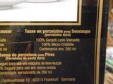 une photo d'un menu de restaurant sur laquelle figure la photo d'une assiette de nourriture